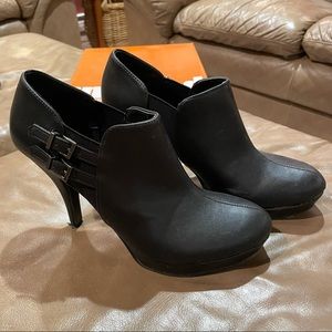 Black Heeled Ankle Bootie